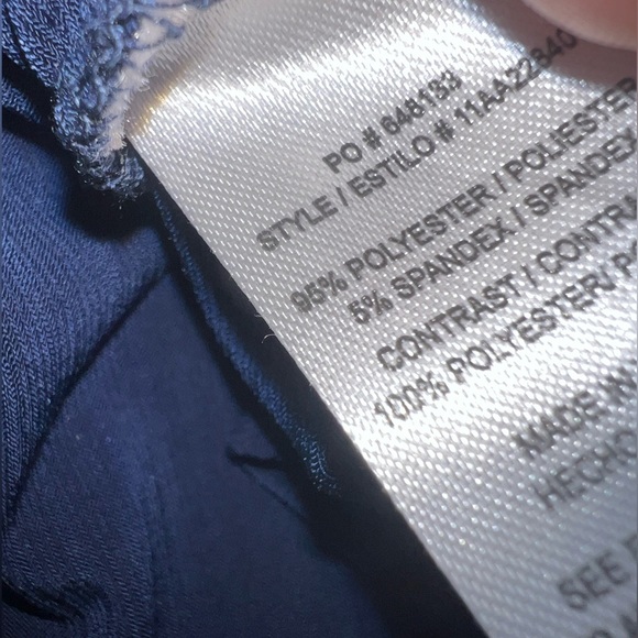 Heart and Soul Navy Blue Blouse… size Large. Smoke and Pet free - Picture 9 of 9